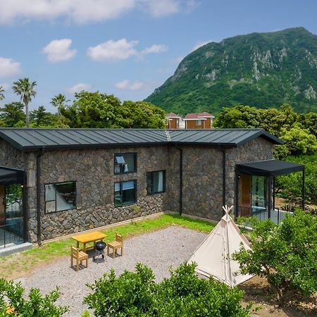 Wol Yeong Sa Gye Villa Сеогвипо Екстериор снимка