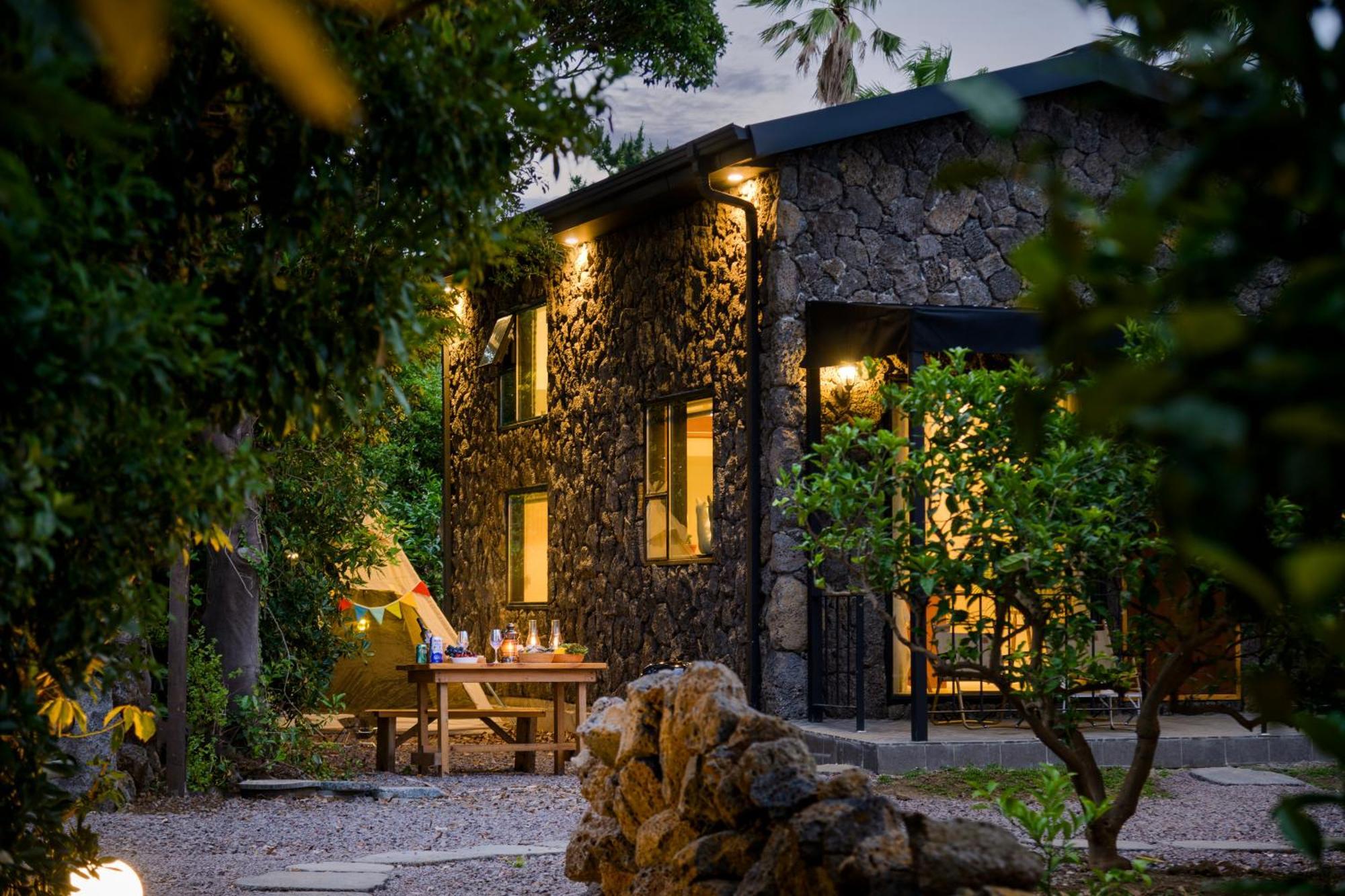 Wol Yeong Sa Gye Villa Сеогвипо Екстериор снимка