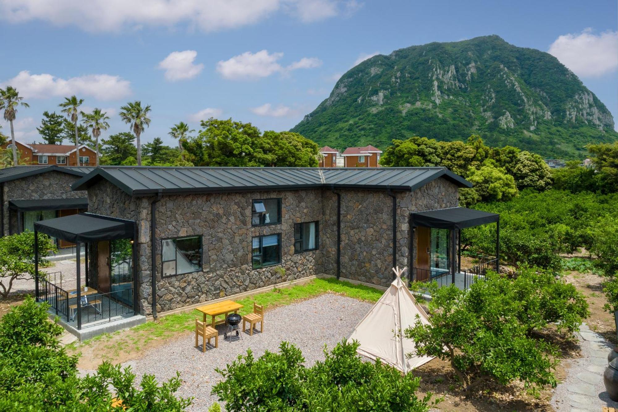 Wol Yeong Sa Gye Villa Сеогвипо Екстериор снимка